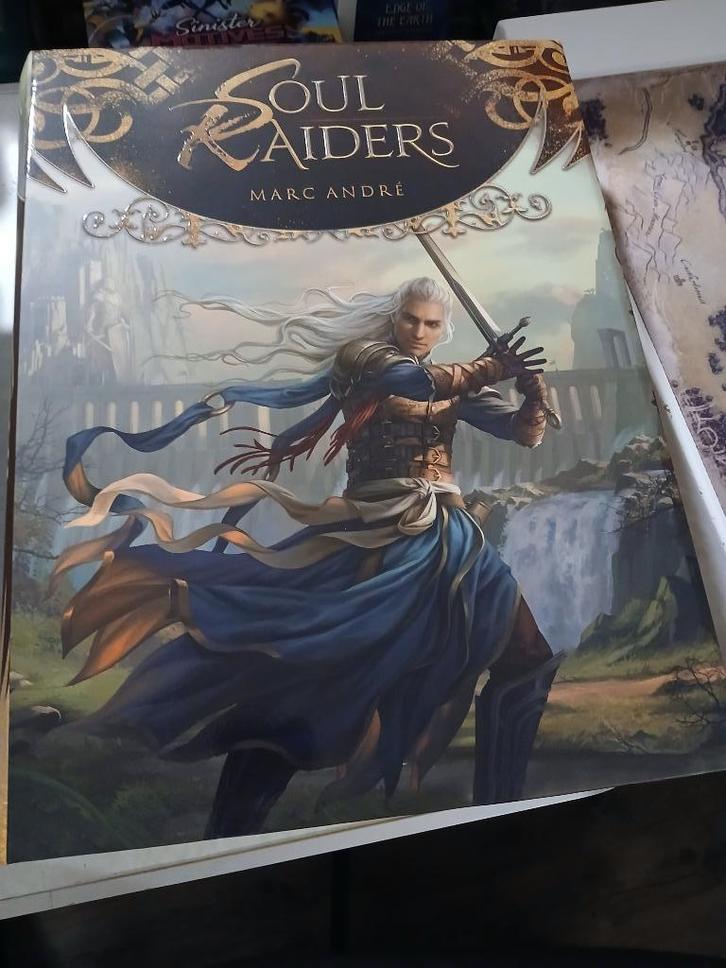 Soul Raider Grimoire edition, Hobby en Vrije tijd, Gezelschapsspellen | Bordspellen, Zo goed als nieuw, Drie of vier spelers, Ophalen