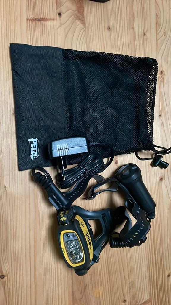 Lampe frontale PETZL Duo S, Motos, Vêtements | Vêtements de moto, Enlèvement ou Envoi