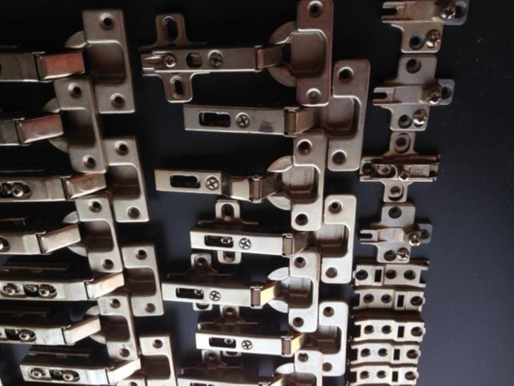 Meubelscharnieren, Doe-het-zelf en Bouw, Hang- en Sluitwerk, Gebruikt, Ophalen