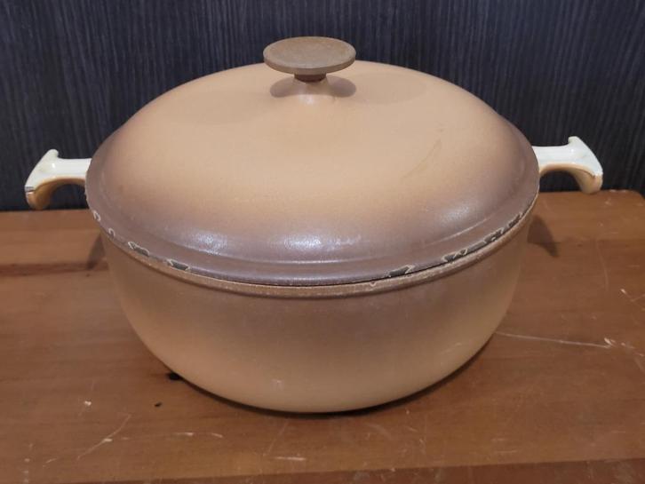 Le Creuset 23 Model Mama ronde vintage braadpan, Huis en Inrichting, Keuken | Potten en Pannen, Gebruikt, Kookpan of Snelkookpan