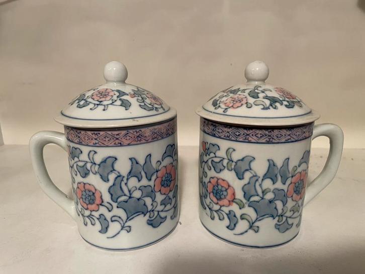Set van 2 Chinese porseleinen kopjes met deksel, Huis en Inrichting, Keuken | Servies, Gebruikt, Kop(pen) en/of Schotel(s), Porselein