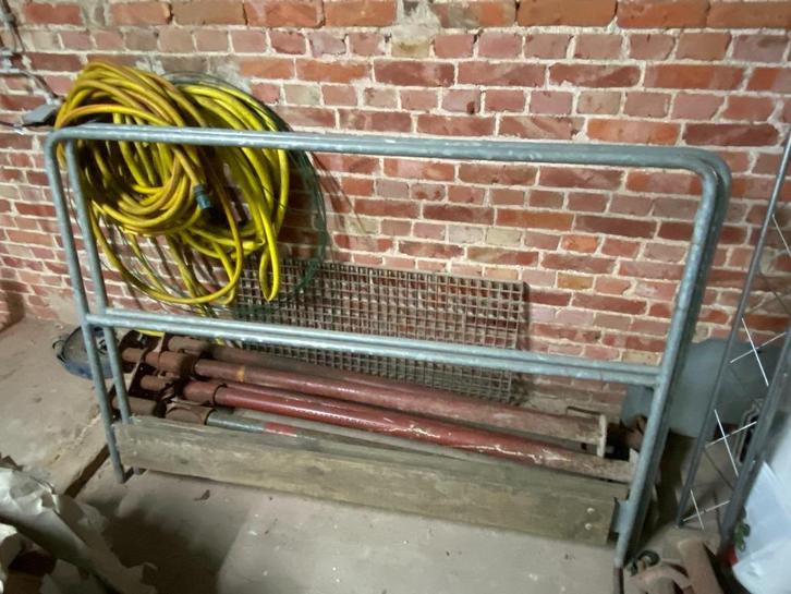 2 gardes corps métallique, Doe-het-zelf en Bouw, Metalen, Gebruikt, Ophalen