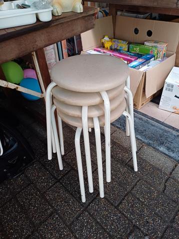 Krukjes ( 4 stuks ) beschikbaar voor biedingen