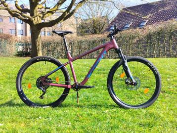 Kona Fire Mountain Large beschikbaar voor biedingen