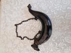 Antieke metalen  buskruitfles van 16 tot 18ste eeuw., Antiek en Kunst, Curiosa en Brocante, Ophalen