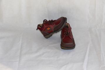 schoenen, slofjes beschikbaar voor biedingen