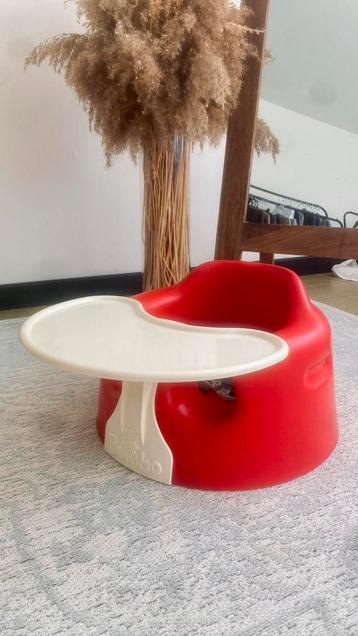 Bumbo seat met tafeltje en riempjes beschikbaar voor biedingen