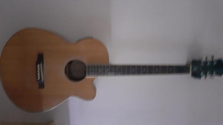 Guitare electro acoustique + ceinture + valise de transport, Muziek en Instrumenten, Snaarinstrumenten | Gitaren | Akoestisch