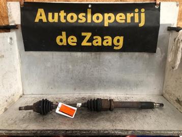 Aandrijfas rechts-voor van een Mazda 2. beschikbaar voor biedingen