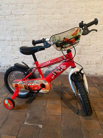CARS 14 inch fiets met wielen in nieuwstaat. beschikbaar voor biedingen