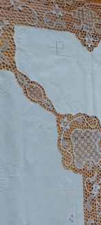 Ancienne nappe brodée, Antiquités & Art, Tapis & Textile