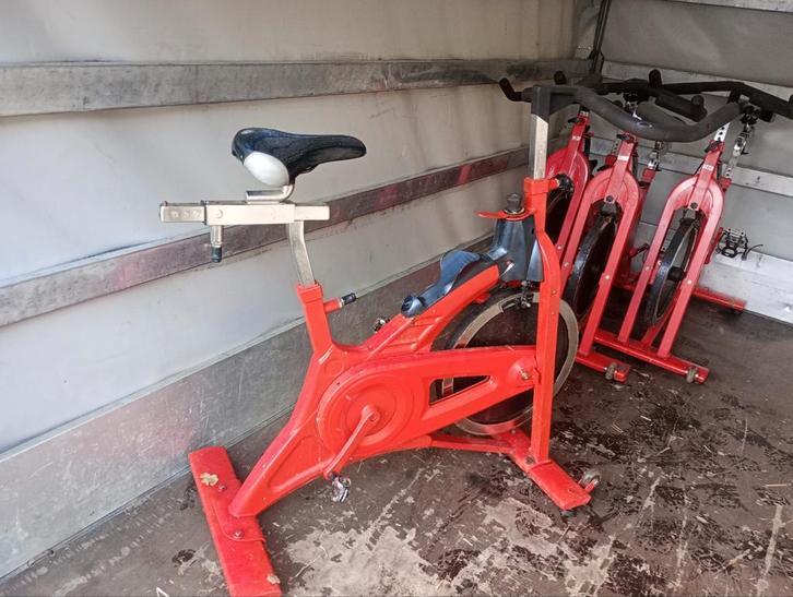 Spinningfietsen, Sport en Fitness, Fitnessmaterialen, Gebruikt, Benen, Ophalen