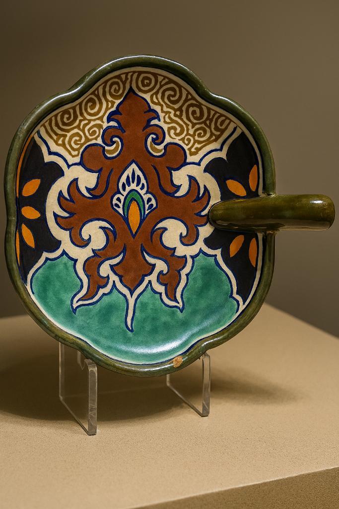 Royal Delft schaal – model 3146 N – met florale decoratie, Antiek en Kunst, Antiek | Keramiek en Aardewerk, Ophalen