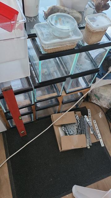 Kweekbakken of garnalenbakken beschikbaar voor biedingen