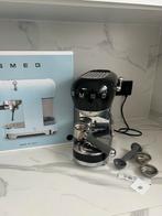 Zwarte SMEG koffiemachine met doos, factuur en toebehoren, Elektronische apparatuur, Ophalen, Zo goed als nieuw, Koffiemachine