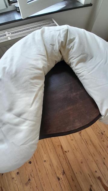 Babykussen, voedingskussen beschikbaar voor biedingen