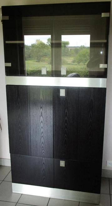 Vitrinekast 184,5x92x47cm (stevig hout, getint glas) beschikbaar voor biedingen