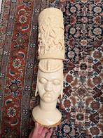 Ivoor standbeeld, Ophalen