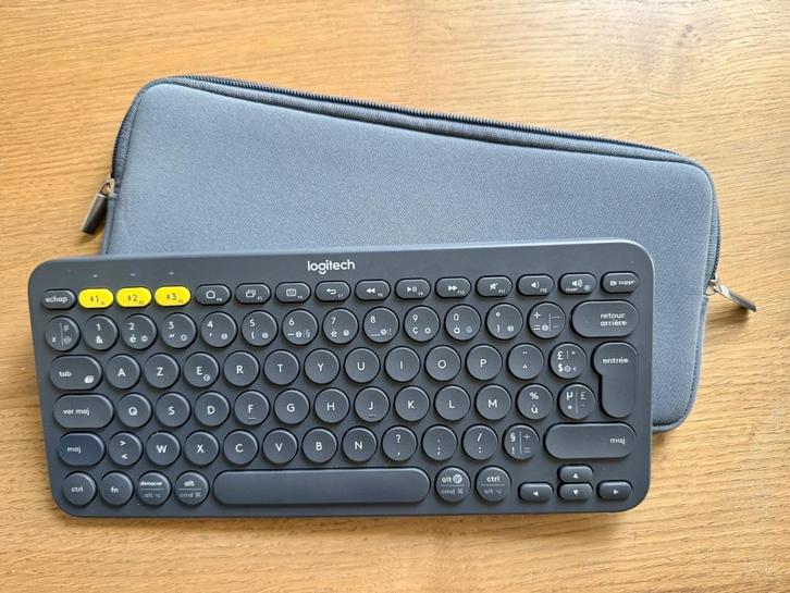 Compact Logitech k380 toetsenbord Azerty met hoesje, Computers en Software, Toetsenborden, Gebruikt, Azerty, Draadloos, Ophalen of Verzenden