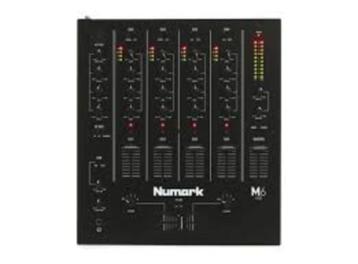 Numark M6 4-kanaals USB DJ Mixer voor 129,95 euro DJM, Musique & Instruments, Tables de mixage, Enlèvement, Comme neuf, Moins de 5 canaux