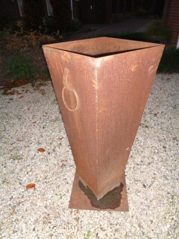 Jardinière conique rouillée 41 x 41 x 100 cm, Jardin & Terrasse, Bacs à fleurs & Jardinières, Utilisé, Métal, Jardin, 60 cm ou plus