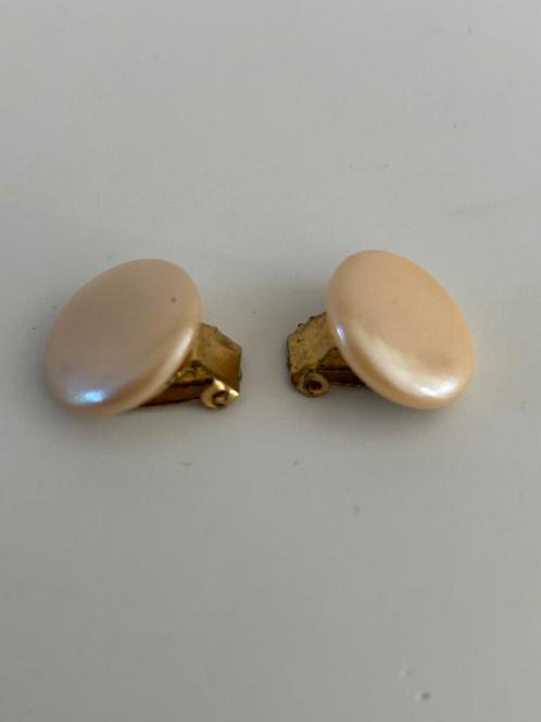 Parelmoer clip oorbellen., Handtassen en Accessoires, Antieke sieraden, Oorbellen, Overige materialen, Ophalen of Verzenden
