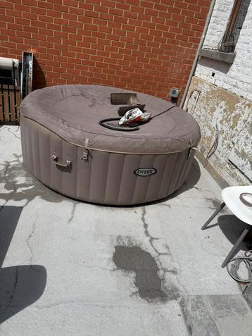 Jacuzzi INTEX 4 personnes, Enlèvement, Utilisé