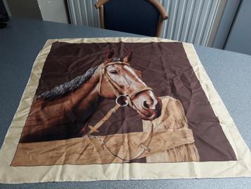 foulard beschikbaar voor biedingen