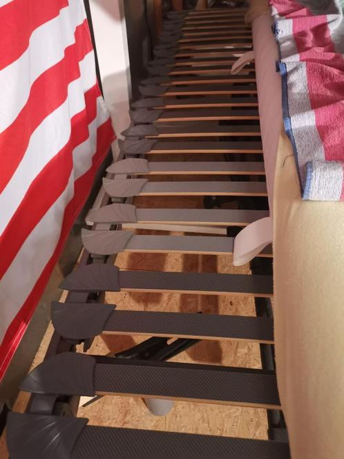 Bedframe met lattenbodem en matras, Huis en Inrichting, Slaapkamer | Matrassen en Bedbodems, Matras, Ophalen