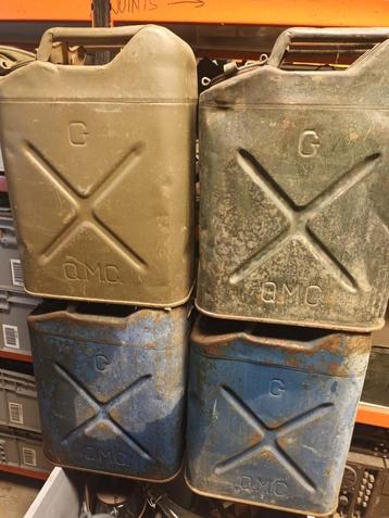 1943 1944 US WW2 Benzine jerrycans beschikbaar voor biedingen