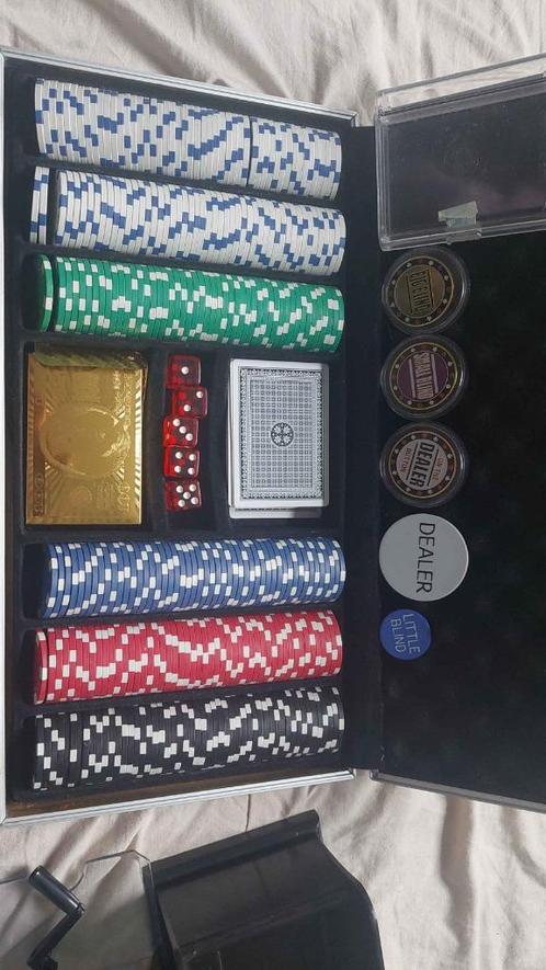 Compleet pokerset in zeer goede staat, Hobby en Vrije tijd, Gezelschapsspellen | Kaartspellen, Zo goed als nieuw, Een of twee spelers