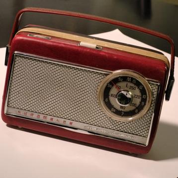 Radios vintage portables des années 1960 converties en bleu