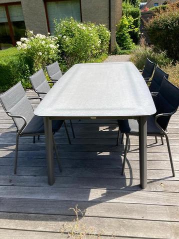 Tuinset - 2 tafels - 8 stoelen - 3 loungestoelen beschikbaar voor biedingen