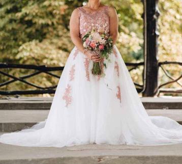 trouwjurk oud rose met wit beschikbaar voor biedingen