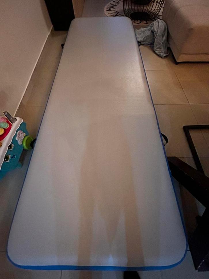 Airtrack 3m 20cm dik met elektrische pomp, Sports & Fitness, Gymnastique, Comme neuf, Bleu, Enlèvement