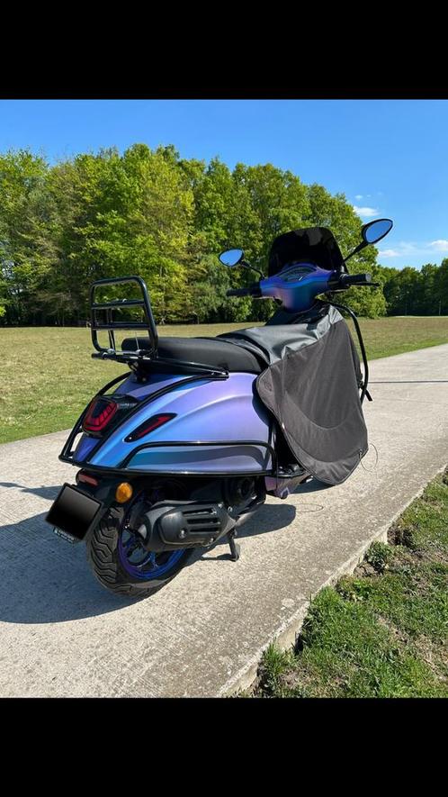 Vespa sprint A klasse custom full option 2022 🔵🟣, Fietsen en Brommers, Scooters | Vespa, Zo goed als nieuw, Ophalen