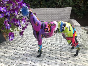 whippet greyhound windhond street graffiti beeld  beschikbaar voor biedingen