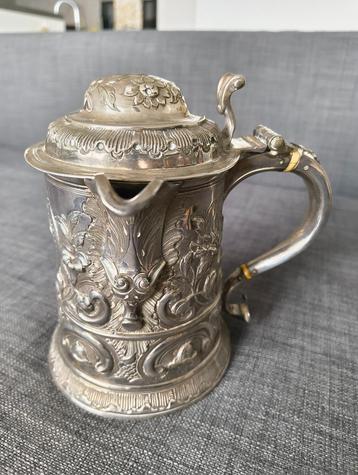 GEORGE I SILVER ROCOCO SILVER LIDDED TANKARD 1726 beschikbaar voor biedingen