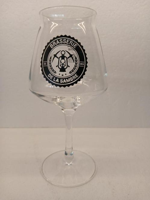 Mooi glas op een standaard van de BRASSERIE DE LA SAMBRE in, Verzamelen, Biermerken, Zo goed als nieuw, Glas of Glazen, Overige merken