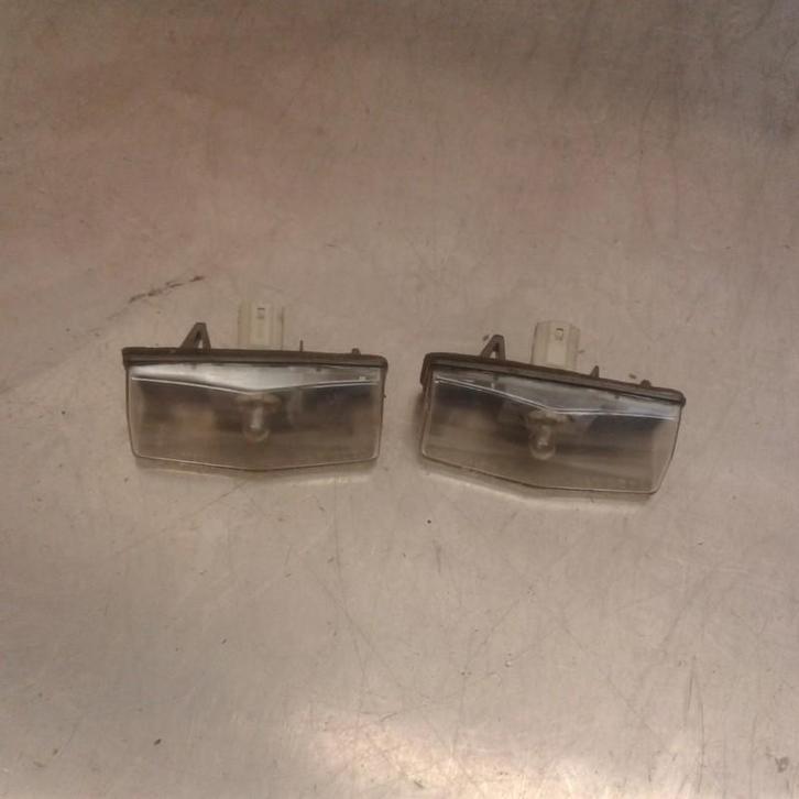 ECLAIRAGE DE PLAQUE Toyota Prius (NHW20) (01-2003/12-2009), Autos : Pièces & Accessoires, Éclairage, Toyota, Utilisé