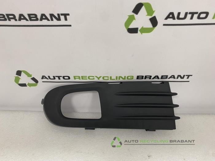 Plaque de protection feu antibrouillard droit d'un Volvo V50, Autos : Pièces & Accessoires, Éclairage, Neuf, 12 mois de garantie