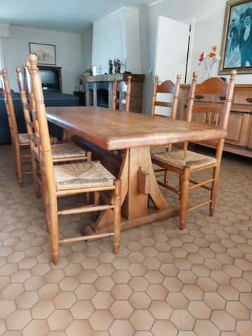 Rustieke eiken tafel & dressoir beschikbaar voor biedingen