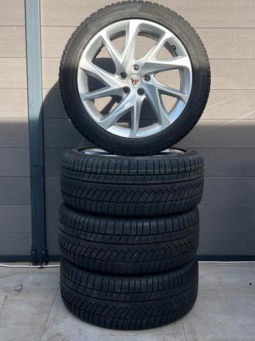 Cupra Formentor 245-45-18 Continental winterwielen  beschikbaar voor biedingen