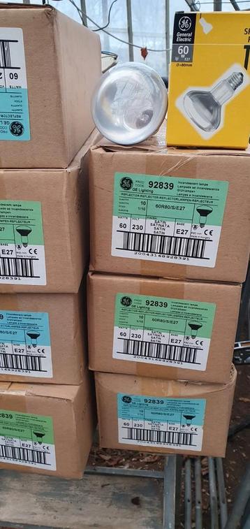 Des vraies lampes, Lampe spot 60w satinée, Neuf, Enlèvement, E27 (grand), Spot