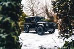 Defender 90 TD5 // FULL BLACK // LED, Stof, Zwart, Dealer onderhouden, SUV of Terreinwagen