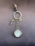 Horloge met sleutelhanger, Ophalen