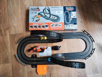 Elektrische racebaan met looping beschikbaar voor biedingen