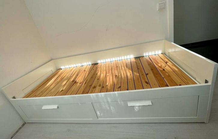 Ikea uitschuifbare Bed, Huis en Inrichting, Slaapkamer | Bedden, Gebruikt, Eenpersoons, Wit, Verstelbaar, Ophalen