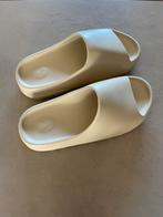 Yeezy slides, Enlèvement ou Envoi, Comme neuf