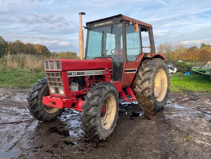 1980 International 845 + Chargeur frontal + accessoires, Articles professionnels, Agriculture | Tracteurs, Autres marques, Utilisé